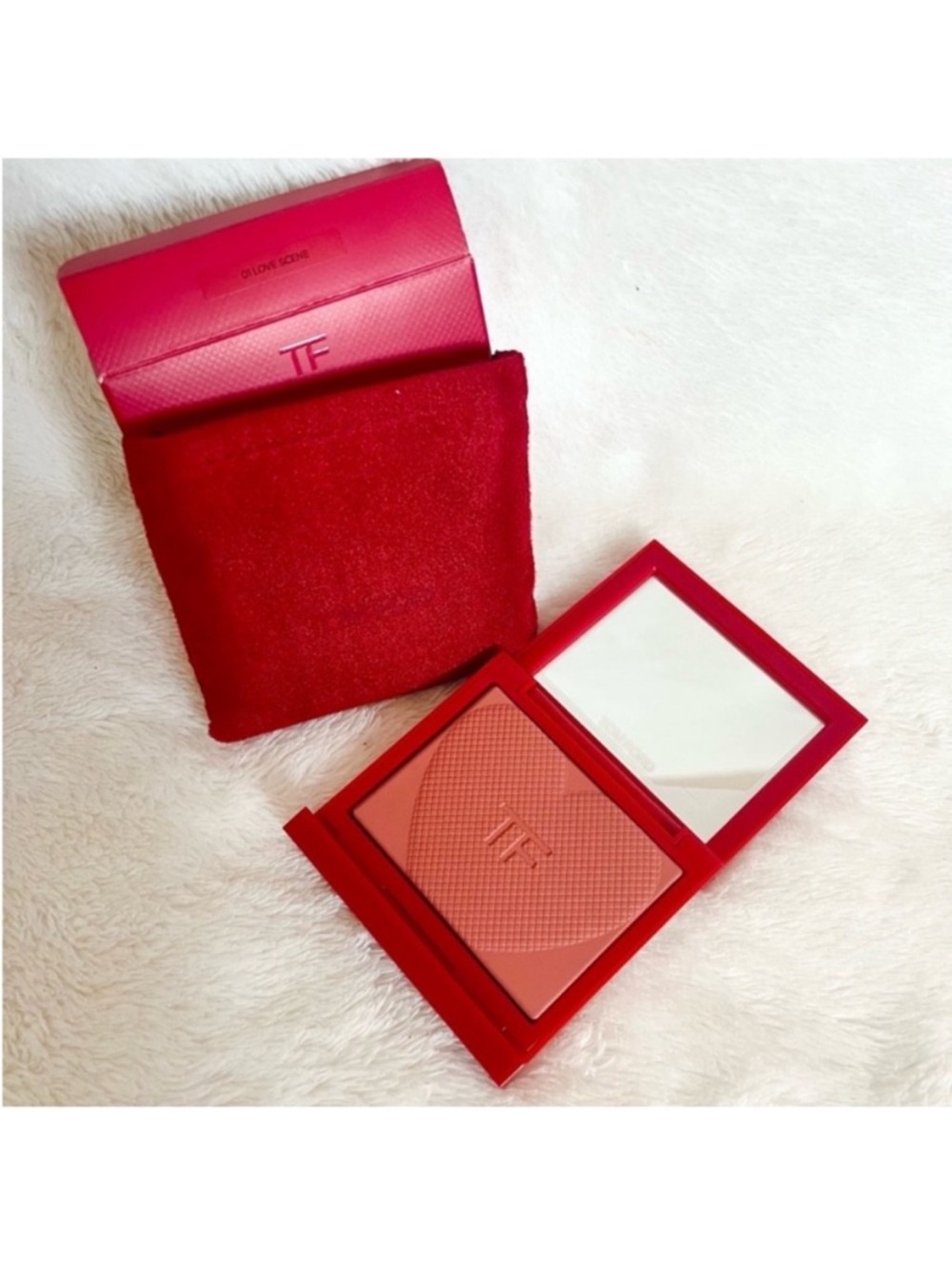 Tom Ford Love Collection
PowderBlush #01 LOVE SCENE